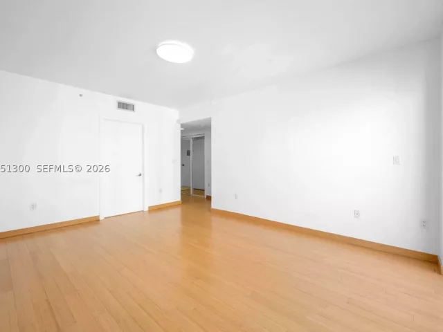 3-bedroom condo for rent in Aventura - 20201 E Country Club Dr 1502 - MondialRealty