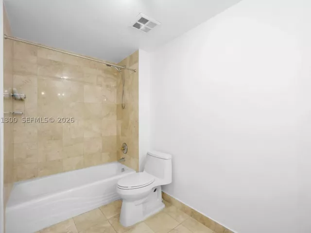 3-bedroom condo for rent in Aventura - 20201 E Country Club Dr 1502 - MondialRealty
