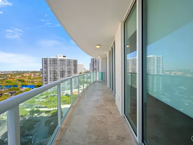 3-bedroom condo for rent in Aventura - 20201 E Country Club Dr 1502 - MondialRealty