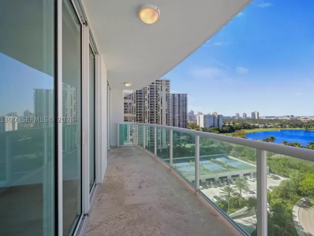 3-bedroom condo for rent in Aventura - 20201 E Country Club Dr 1502 - MondialRealty