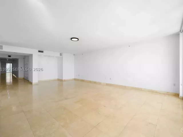 3-bedroom condo for rent in Aventura - 20201 E Country Club Dr 1502 - MondialRealty