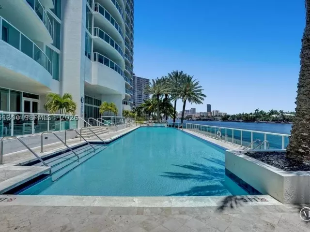 3-bedroom condo for rent in Aventura - 20201 E Country Club Dr 1502 - MondialRealty