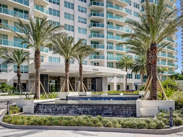 3-bedroom condo for rent in Aventura - 20201 E Country Club Dr 1502 - MondialRealty