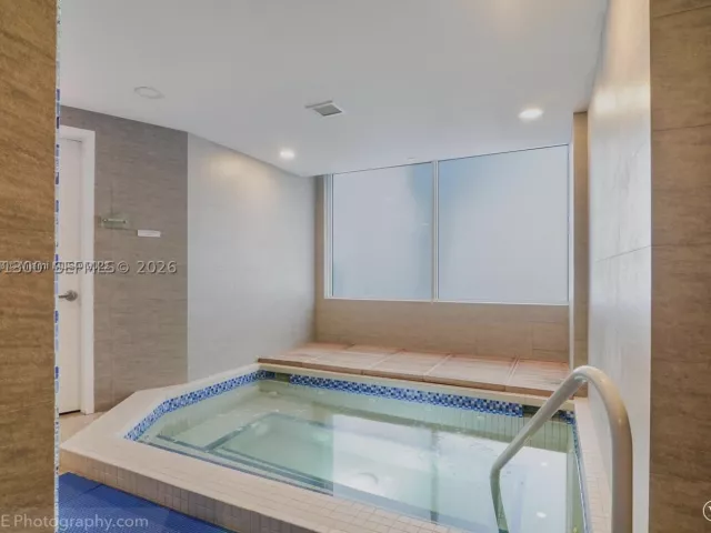 3-bedroom condo for rent in Aventura - 20201 E Country Club Dr 1502 - MondialRealty