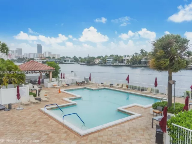3-bedroom condo for rent in Aventura - 20201 E Country Club Dr 1502 - MondialRealty