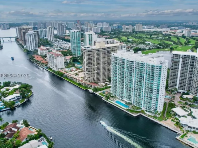 3-bedroom condo for rent in Aventura - 20201 E Country Club Dr 1502 - MondialRealty