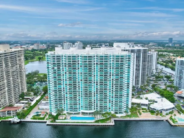 3-bedroom condo for rent in Aventura - 20201 E Country Club Dr 1502 - MondialRealty