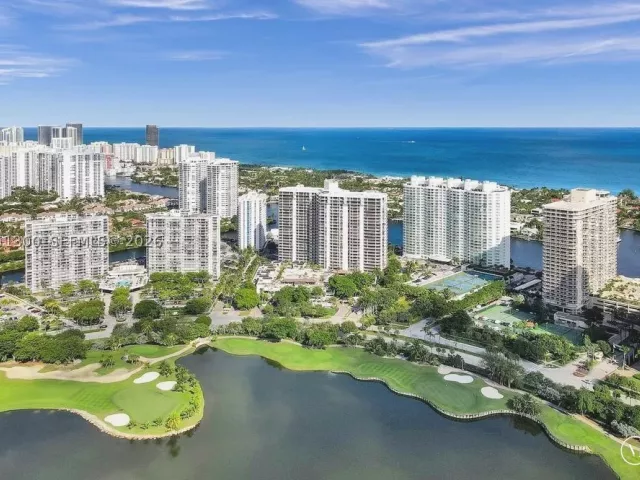 3-bedroom condo for rent in Aventura - 20201 E Country Club Dr 1502 - MondialRealty
