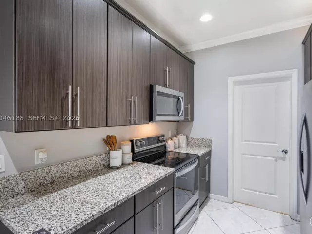 3-bedroom home for sale in Hollywood - 3944 Poinciana Ln - MondialRealty