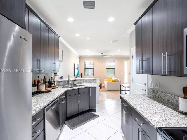 3-bedroom home for sale in Hollywood - 3944 Poinciana Ln - MondialRealty