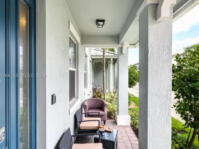 3-bedroom home for sale in Hollywood - 3944 Poinciana Ln - MondialRealty
