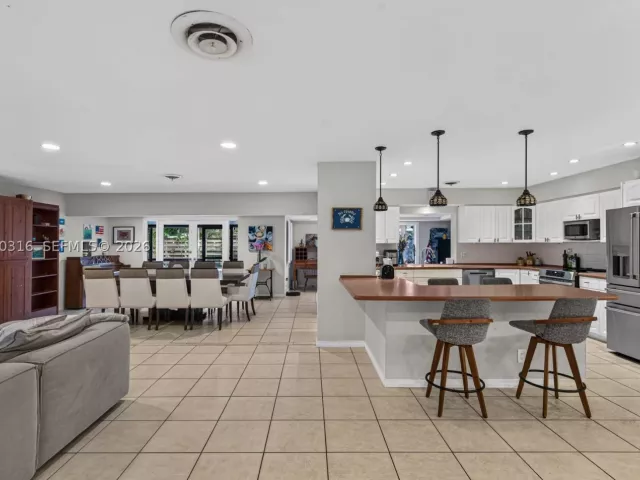 3-bedroom home for sale in Hollywood - 5300 Fillmore St - MondialRealty