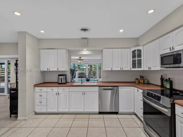 3-bedroom home for sale in Hollywood - 5300 Fillmore St - MondialRealty