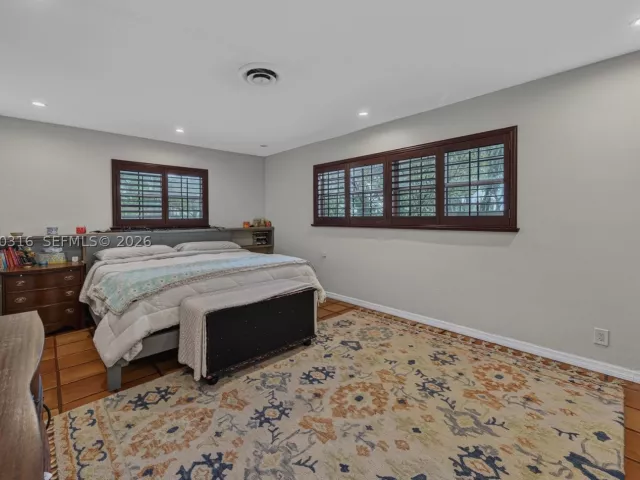3-bedroom home for sale in Hollywood - 5300 Fillmore St - MondialRealty