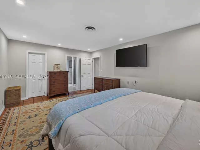 3-bedroom home for sale in Hollywood - 5300 Fillmore St - MondialRealty