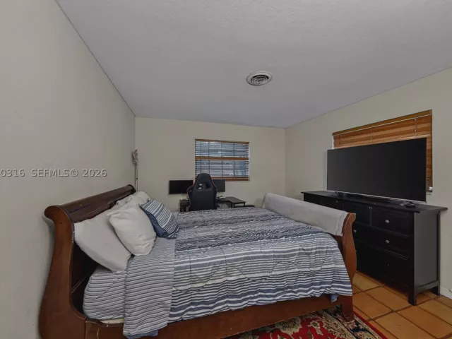 3-bedroom home for sale in Hollywood - 5300 Fillmore St - MondialRealty