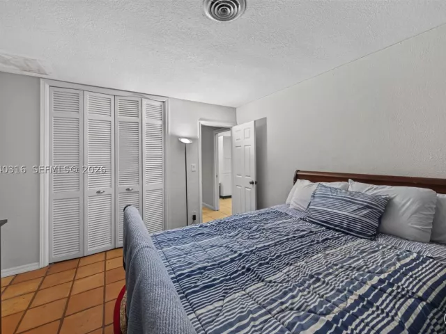 3-bedroom home for sale in Hollywood - 5300 Fillmore St - MondialRealty