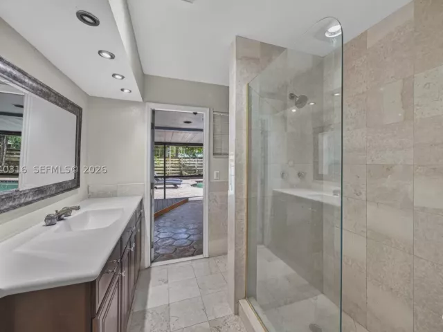 3-bedroom home for sale in Hollywood - 5300 Fillmore St - MondialRealty