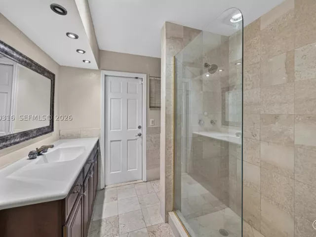 3-bedroom home for sale in Hollywood - 5300 Fillmore St - MondialRealty