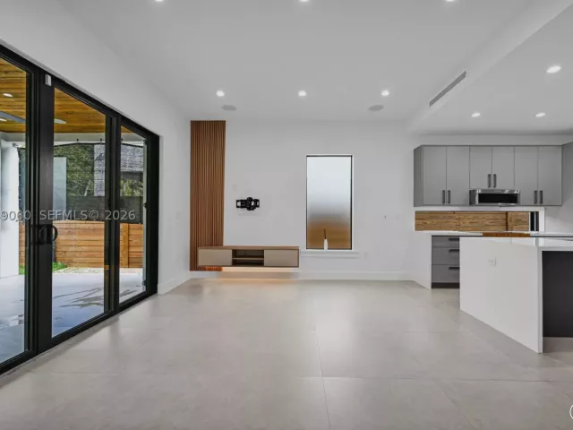 3-bedroom home for rent in Miami - 8871 SW 28th St - MondialRealty