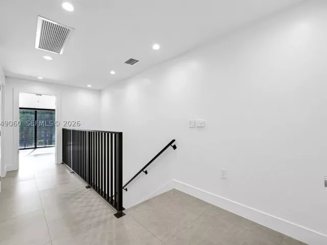 3-bedroom home for rent in Miami - 8871 SW 28th St - MondialRealty