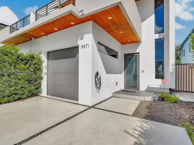 3-bedroom home for rent in Miami - 8871 SW 28th St - MondialRealty