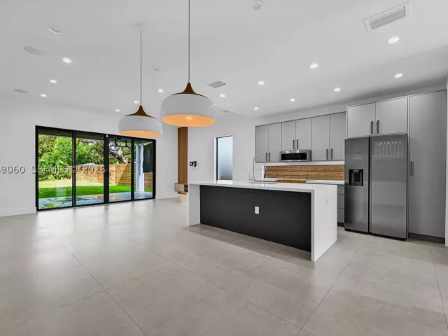 3-bedroom home for rent in Miami - 8871 SW 28th St - MondialRealty