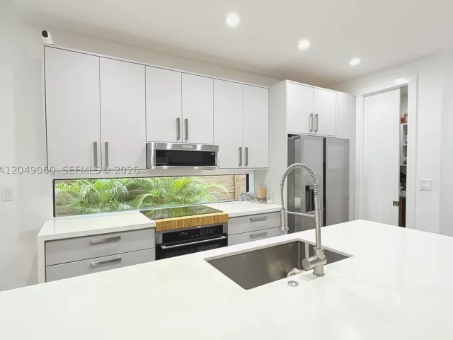 3-bedroom home for rent in Miami - 8871 SW 28th St - MondialRealty