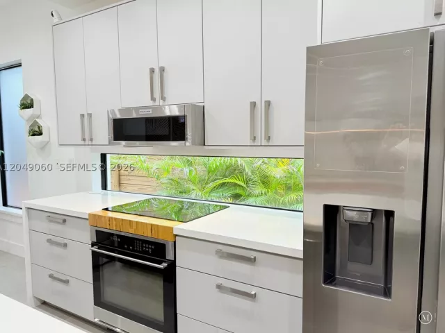 3-bedroom home for rent in Miami - 8871 SW 28th St - MondialRealty