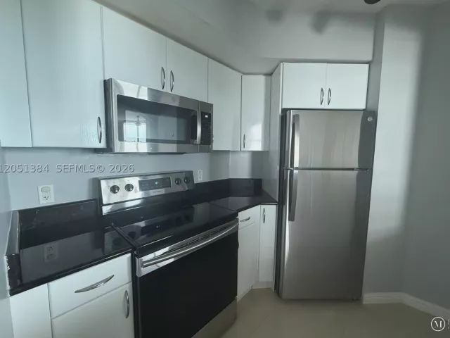 2-bedroom condo for rent in Surfside - 9201 Collins Ave 521 - MondialRealty