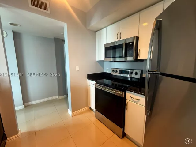 2-bedroom condo for rent in Surfside - 9201 Collins Ave 521 - MondialRealty