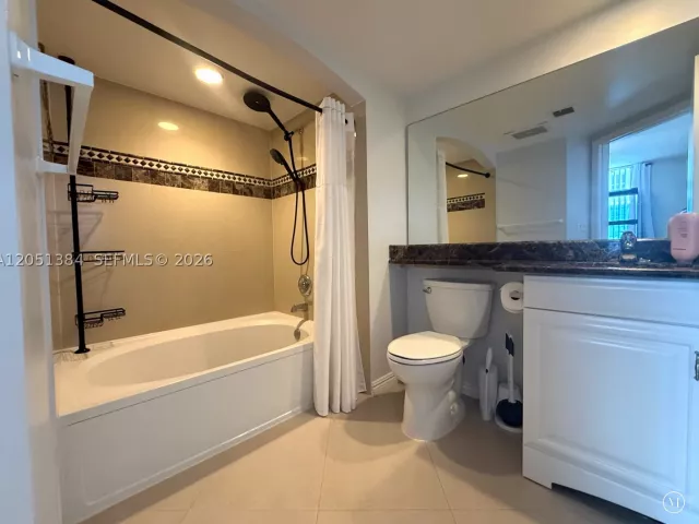 2-bedroom condo for rent in Surfside - 9201 Collins Ave 521 - MondialRealty