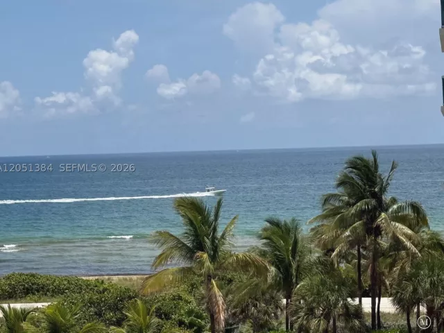 2-bedroom condo for rent in Surfside - 9201 Collins Ave 521 - MondialRealty