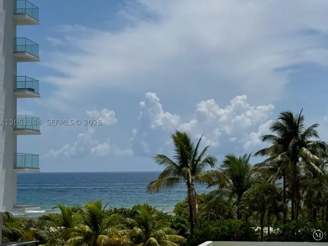 2-bedroom condo for rent in Surfside - 9201 Collins Ave 521 - MondialRealty