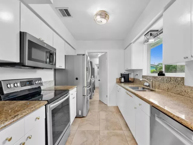 4-bedroom home for sale in Boca Raton - 1257 NW 5th Street - MondialRealty