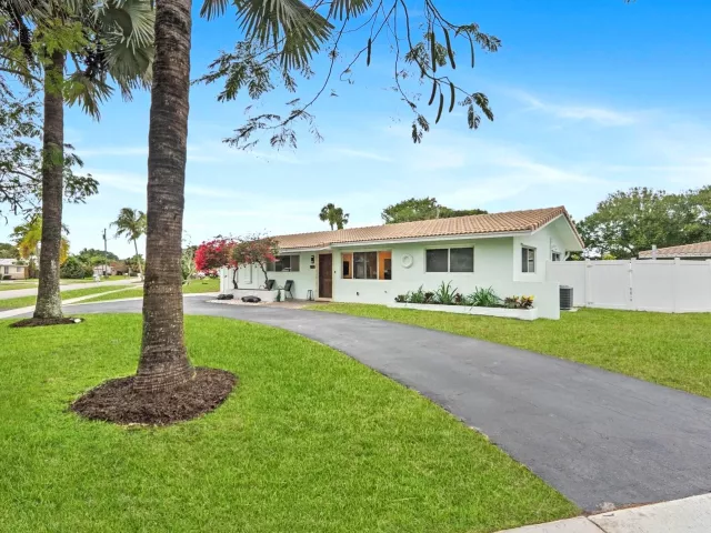 4-bedroom home for sale in Boca Raton - 1257 NW 5th Street - MondialRealty
