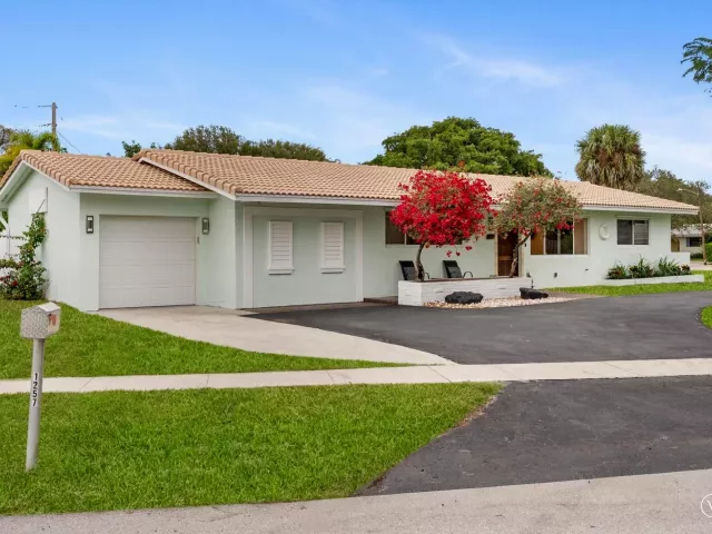 4-bedroom home for sale in Boca Raton - 1257 NW 5th Street - MondialRealty