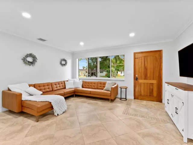 4-bedroom home for sale in Boca Raton - 1257 NW 5th Street - MondialRealty
