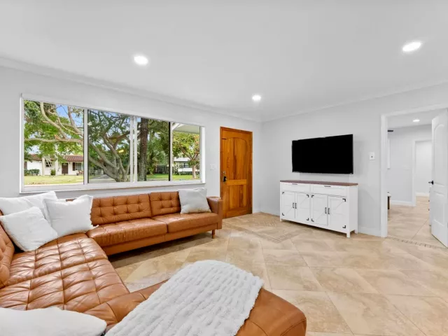 4-bedroom home for sale in Boca Raton - 1257 NW 5th Street - MondialRealty