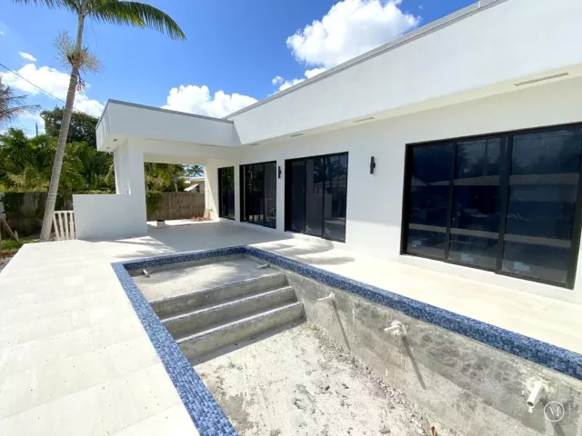 3-bedroom home for sale in Fort Lauderdale - 1781 NE 18th Street - MondialRealty