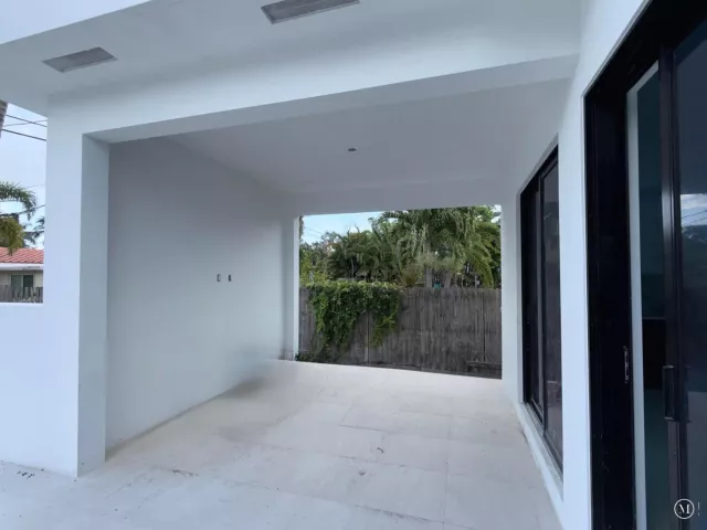 3-bedroom home for sale in Fort Lauderdale - 1781 NE 18th Street - MondialRealty