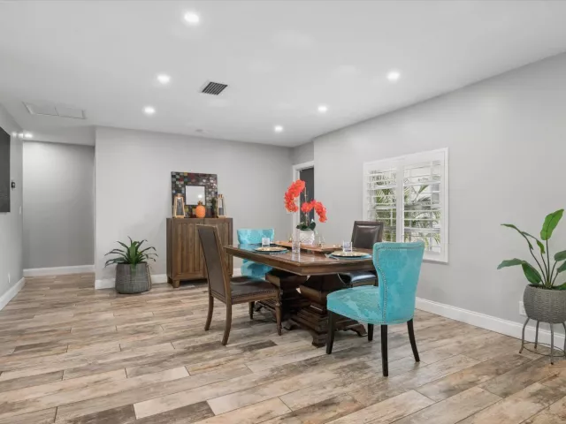 3-bedroom home for sale in Hollywood - 4601 W Hawthorne Circle - MondialRealty