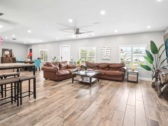 3-bedroom home for sale in Hollywood - 4601 W Hawthorne Circle - MondialRealty
