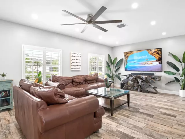 3-bedroom home for sale in Hollywood - 4601 W Hawthorne Circle - MondialRealty