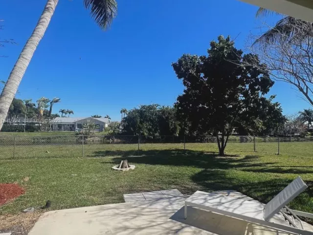 3-bedroom home for rent in Boca Raton - 19420 Carolina Circle - MondialRealty