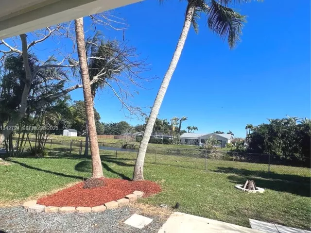 3-bedroom home for rent in Boca Raton - 19420 Carolina Circle - MondialRealty