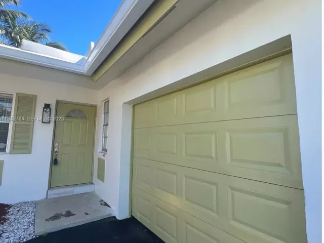 3-bedroom home for rent in Boca Raton - 19420 Carolina Circle - MondialRealty