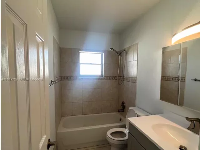 3-bedroom home for rent in Boca Raton - 19420 Carolina Circle - MondialRealty