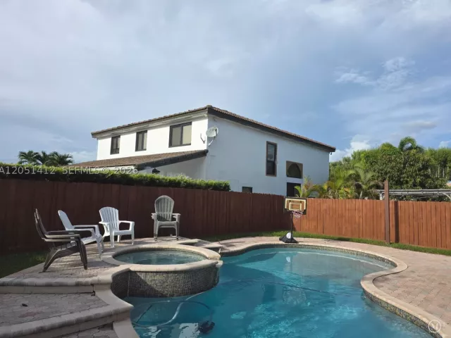 4-bedroom home for sale in Miami - 16453 SW 75th Ter - MondialRealty