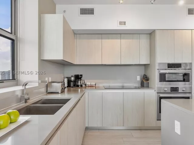 3-bedroom condo for sale in Hollywood - 4010 S Ocean Dr R1508 - MondialRealty